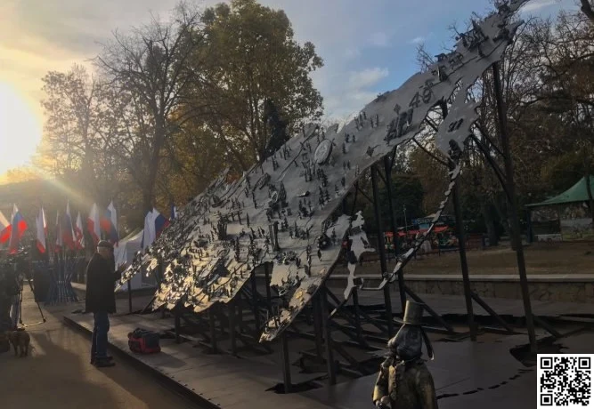 Крым стал площадкой для торжественного открытия обновленного арт-объекта Время России Крым стал площадкой для торжественного открытия обновленного арт-объекта Время России